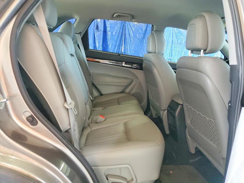 Photo 11 from auction – 2015 KIA SORENTO with VIN 5XYKTCA63FG624267