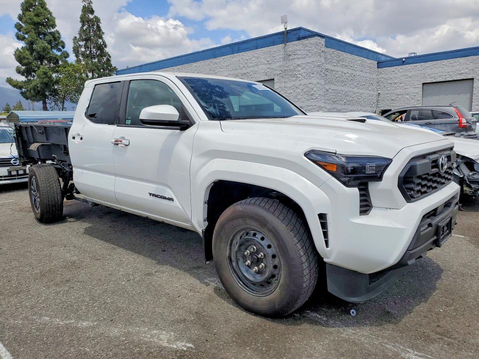 Zdjęcie 4 z aukcji – 2024 TOYOTA TACOMA z VIN 3TMLB5JN0RM082174