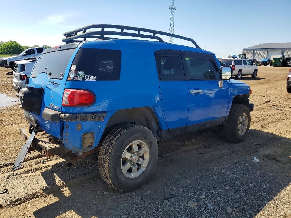 Photo 3 from auction – 2007 TOYOTA FJ CRUISER with VIN JTEBU11F170043645