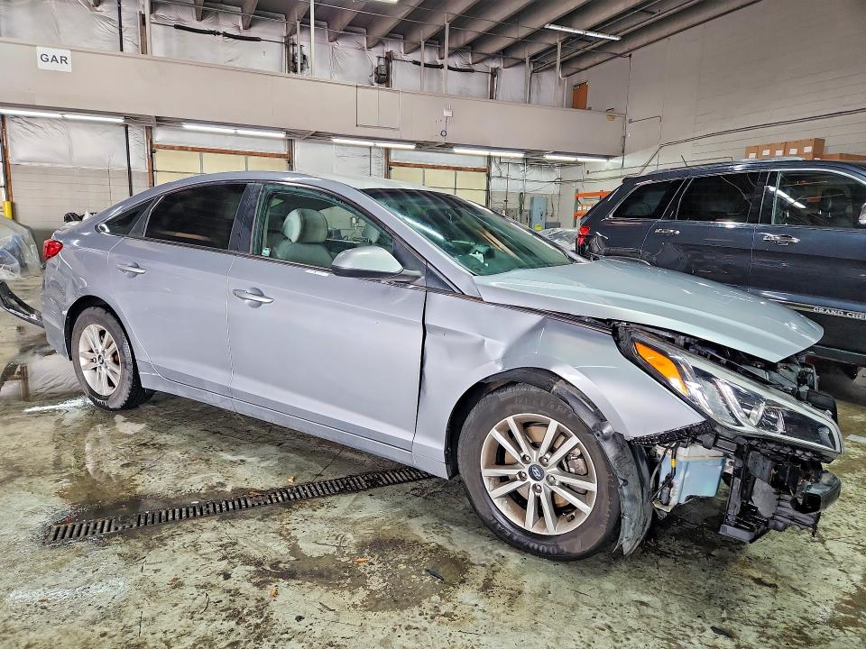 Photo 4 from auction – 2017 HYUNDAI SONATA with VIN 5NPE24AF5HH460733