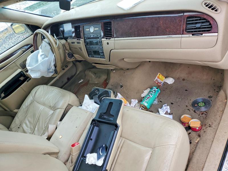 Photo 8 from auction – 2009 LINCOLN TOWN CAR with VIN 2LNHM82V39X635576