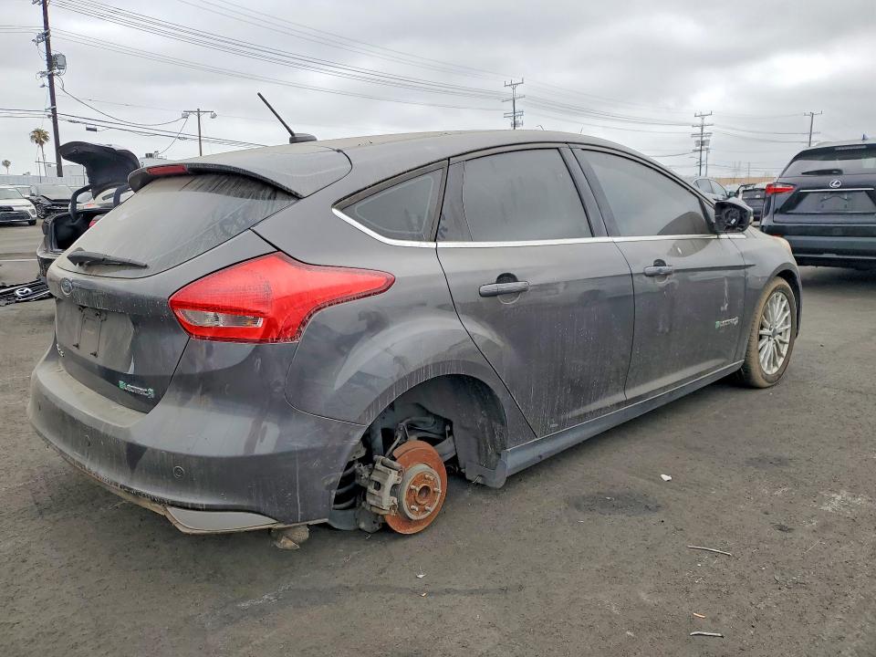 Photo 3 from auction – 2015 FORD FOCUS with VIN 1FADP3R40FL227075