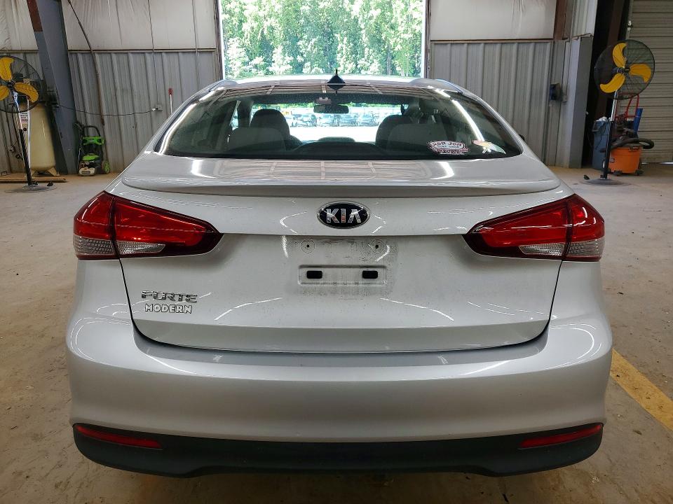 Photo 6 from auction – 2018 KIA FORTE with VIN 3KPFK4A75JE213476