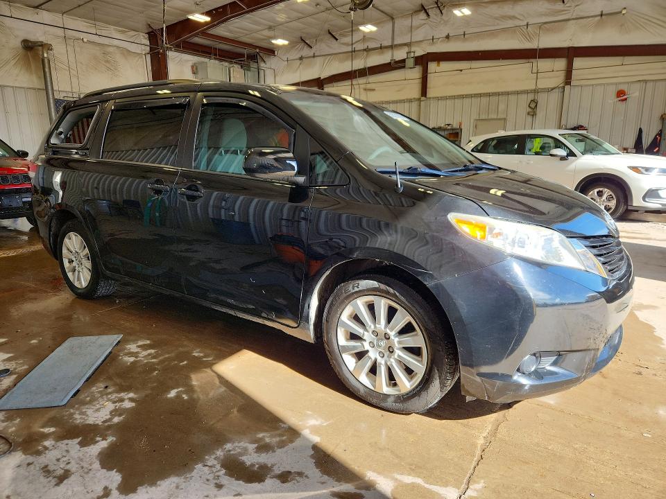 Photo 4 from auction – 2013 TOYOTA SIENNA with VIN 5TDJK3DC4DS070222