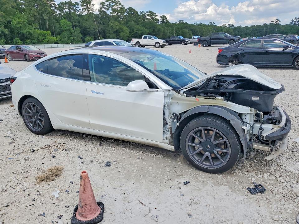 Photo 4 from auction – 2018 TESLA MODEL 3 with VIN 5YJ3E1EB6JF178948