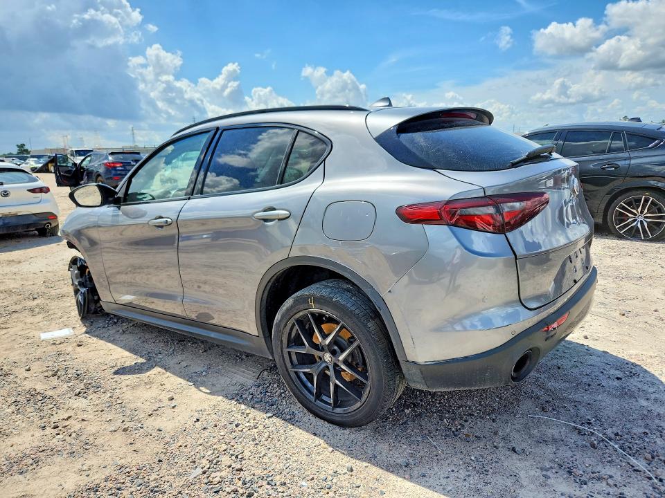 Photo 2 from auction – 2020 ALFA ROMEO STELVIO with VIN ZASPAJAN6L7C89884