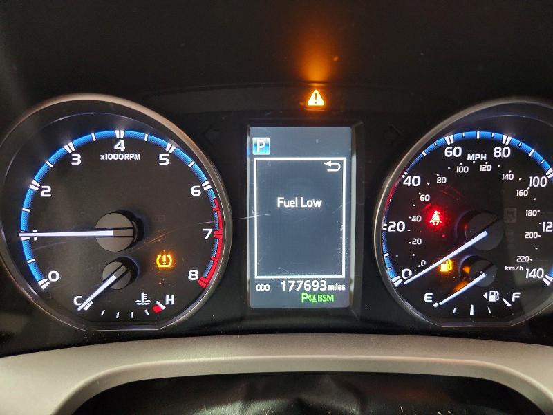 Photo 9 from auction – 2018 TOYOTA RAV4 with VIN JTMRFREV1JD223043