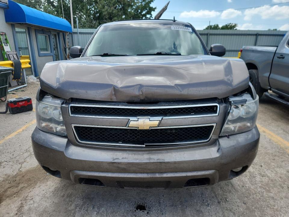 Photo 5 from auction – 2011 CHEVROLET TAHOE with VIN 1GNSCBE01BR274754