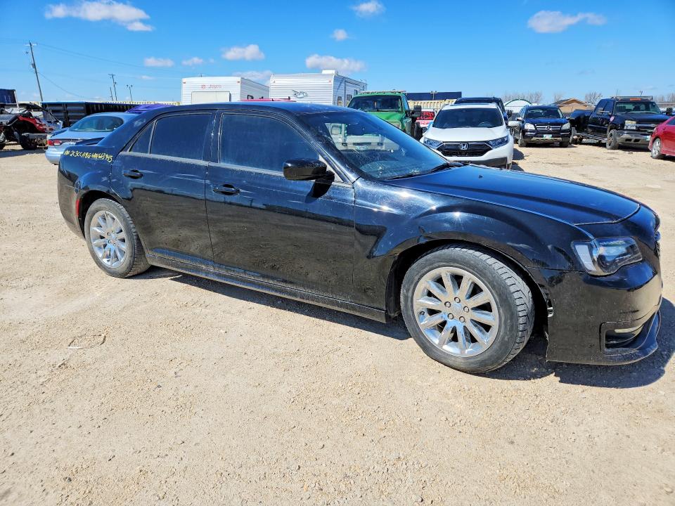 Photo 4 from auction – 2017 CHRYSLER 300 with VIN 2C3CCABG6HH663945