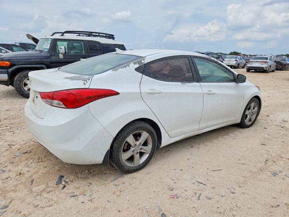 Photo 3 from auction – 2013 HYUNDAI ELANTRA with VIN 5NPDH4AE2DH353019