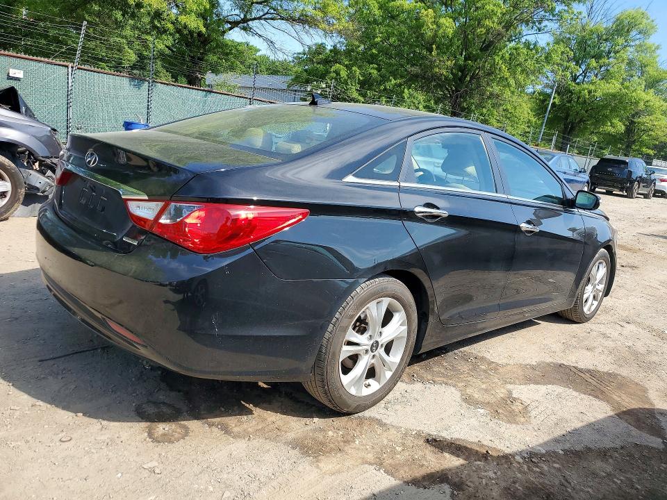 Photo 3 from auction – 2013 HYUNDAI SONATA with VIN 5NPEC4AC4DH718141