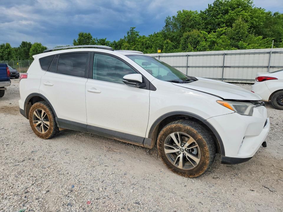 Photo 4 from auction – 2017 TOYOTA RAV4 with VIN 2T3RFREVXHW647205