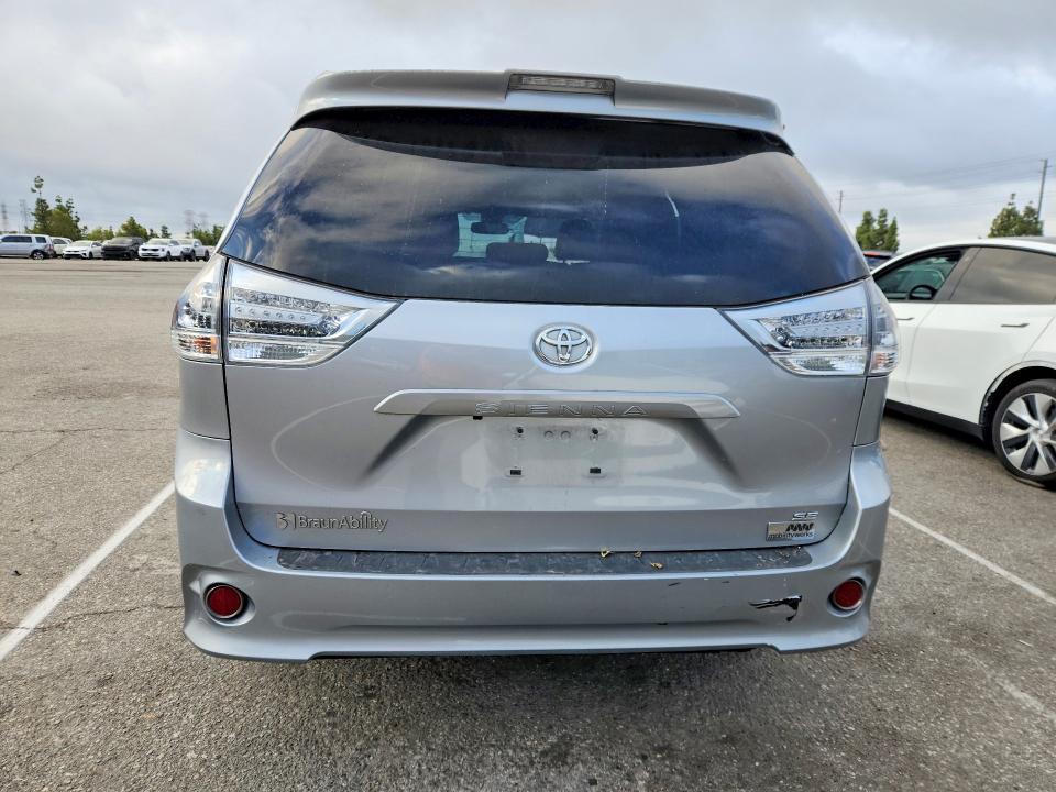 Photo 6 from auction – 2018 TOYOTA SIENNA with VIN 5TDXZ3DC7JS964779