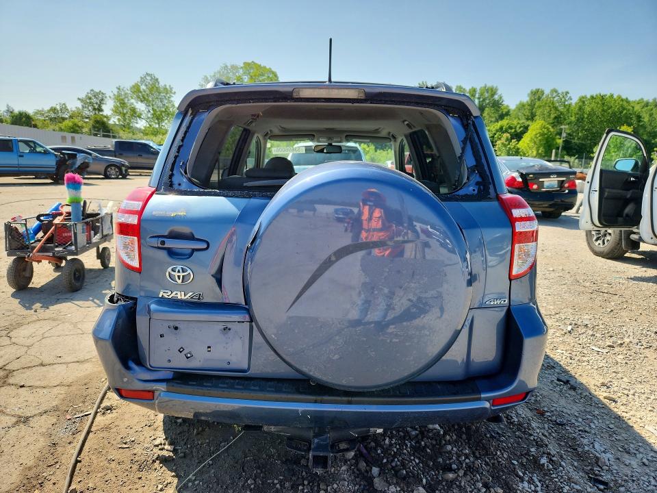 Photo 6 from auction – 2011 TOYOTA RAV4 with VIN 2T3DF4DV7BW145502