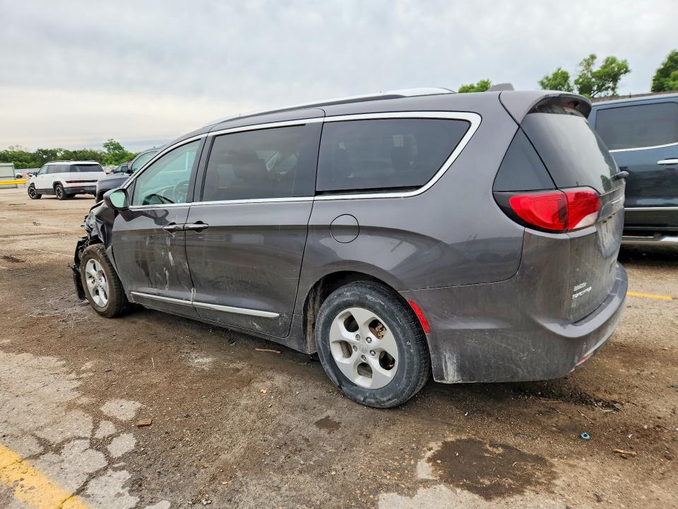 Photo 2 from auction – 2017 CHRYSLER PACIFICA with VIN 2C4RC1EG2HR708858