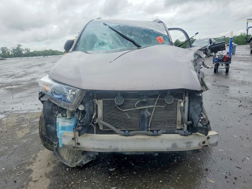 Photo 5 from auction – 2012 TOYOTA HIGHLANDER with VIN JTEBC3EH3C2005097