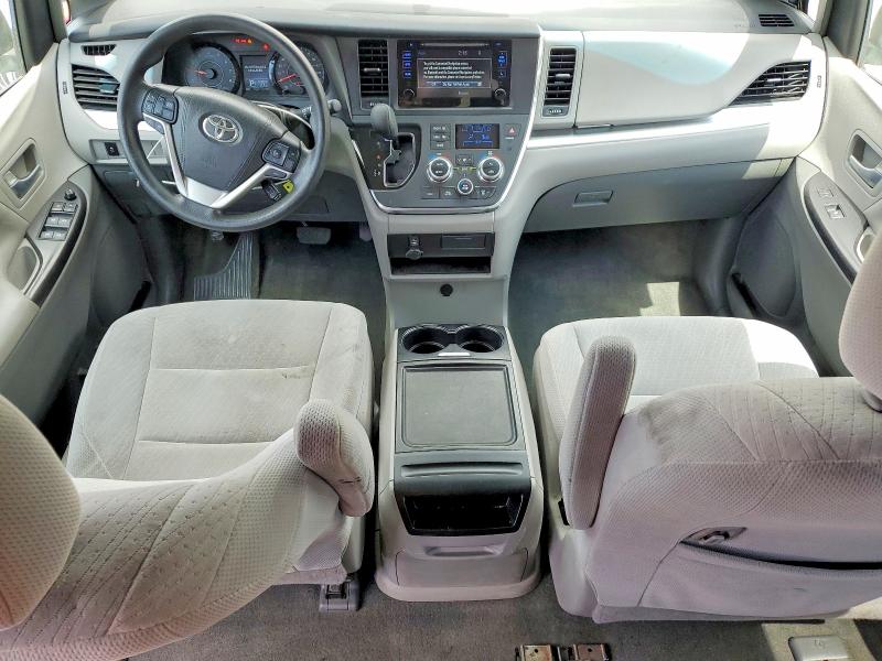 Photo 8 from auction – 2017 TOYOTA SIENNA with VIN 5TDKZ3DC7HS774386