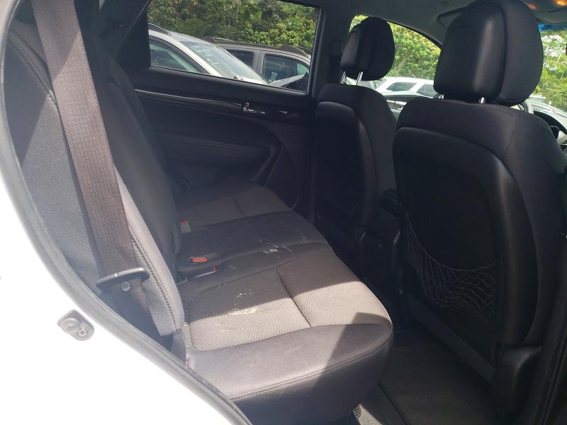 Photo 11 from auction – 2011 KIA SORENTO with VIN 5XYKT4A11BG114391