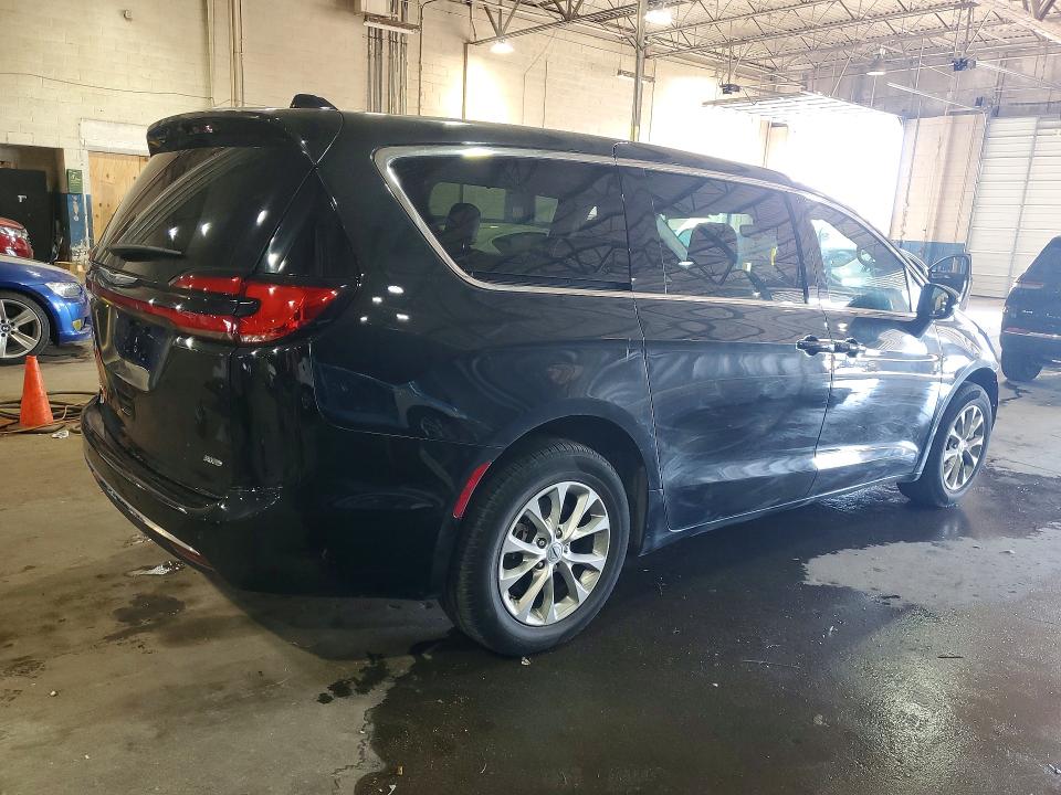 Photo 3 from auction – 2023 CHRYSLER PACIFICA with VIN 2C4RC3BG7PR605272