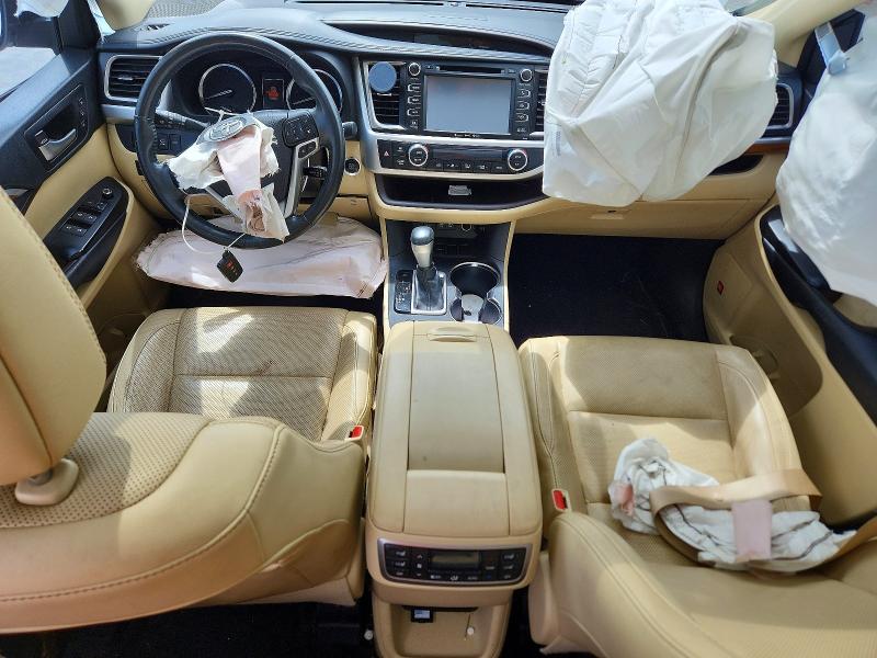 Photo 8 from auction – 2017 TOYOTA HIGHLANDER with VIN 5TDYZRFH8HS200451