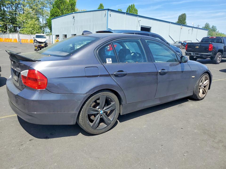 Photo 3 from auction – 2006 BMW 325 with VIN WBAVB135X6KR65178