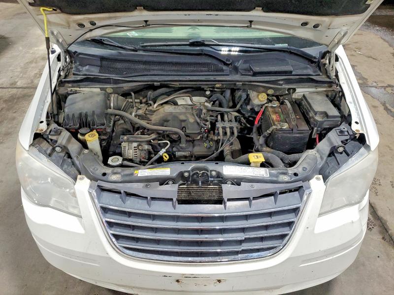 Photo 12 from auction – 2010 CHRYSLER TOWN & COUNTRY with VIN 2A4RR5D11AR280705