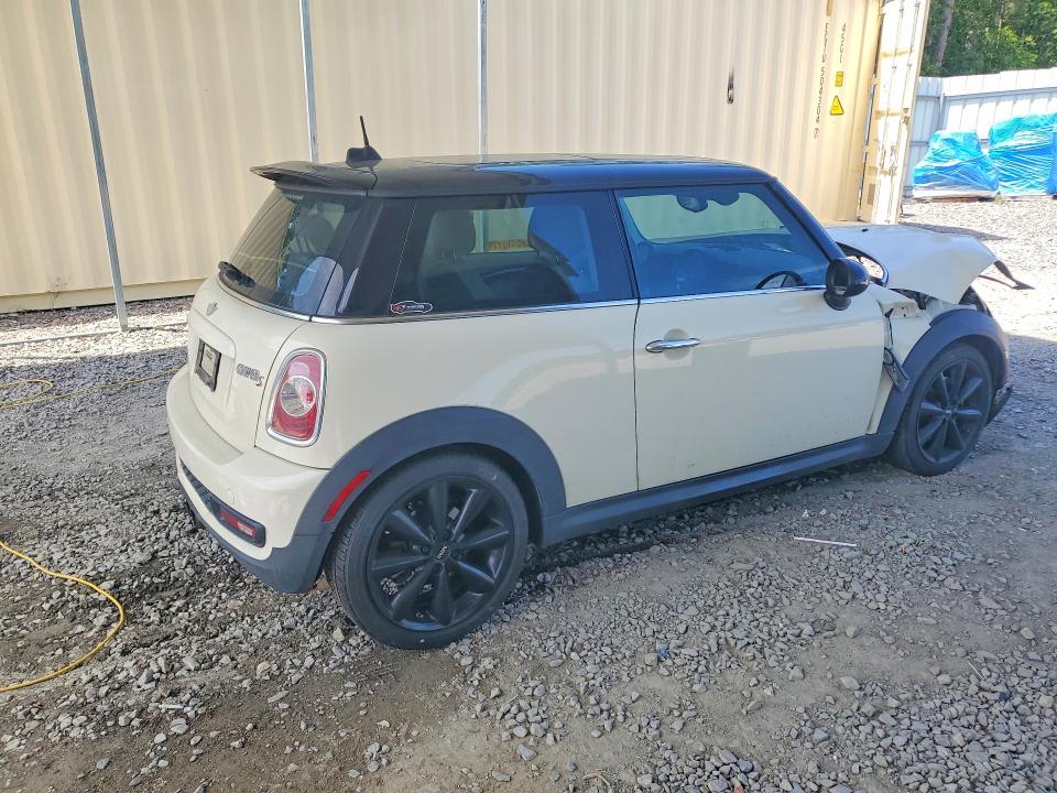 Photo 3 from auction – 2011 MINI COOPER with VIN WMWSV3C51BTY25031