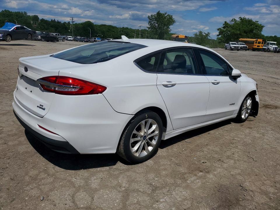 Photo 3 from auction – 2019 FORD FUSION with VIN 3FA6P0LU1KR199816