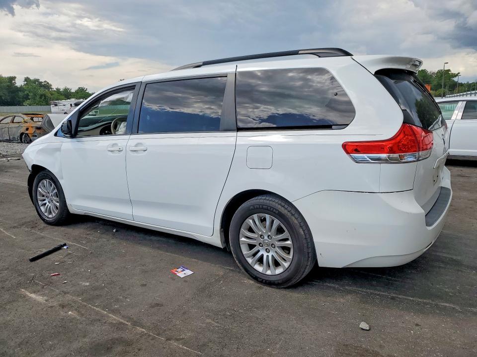Photo 2 from auction – 2014 TOYOTA SIENNA with VIN 5TDYK3DC0ES445992