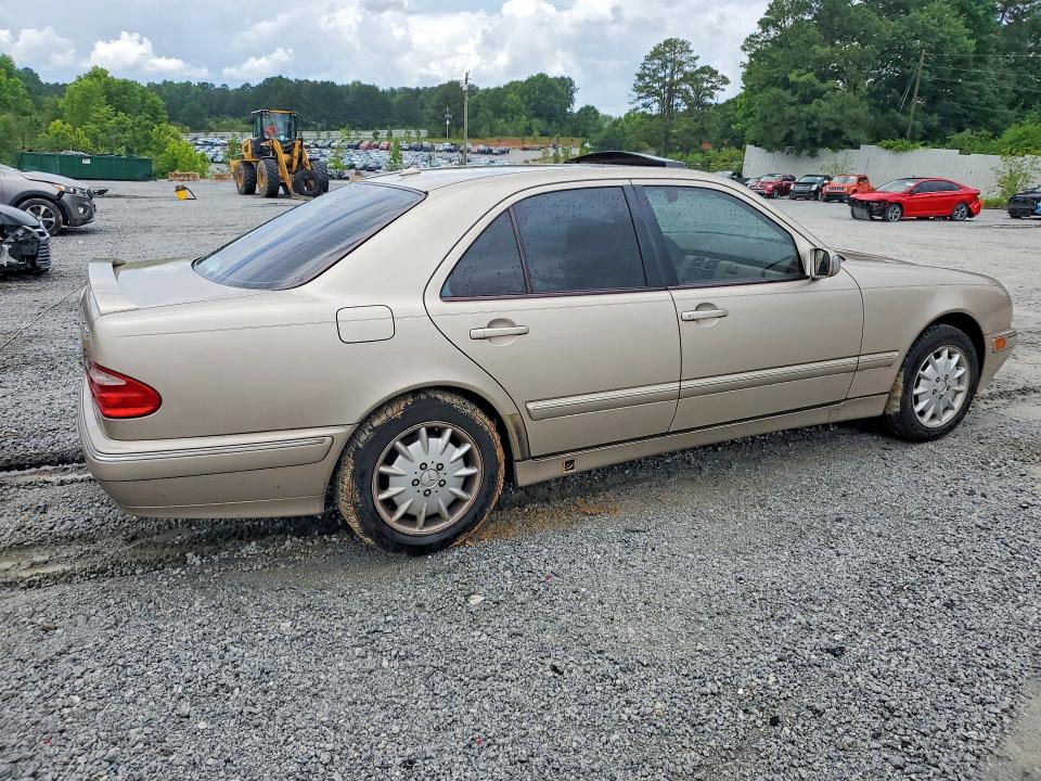 Photo 3 from auction – 2000 MERCEDES-BENZ E with VIN WDBJF82JXYX038022