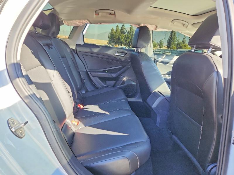 Photo 10 from auction – 2019 VOLKSWAGEN JETTA with VIN 3VWCB7BUXKM142028