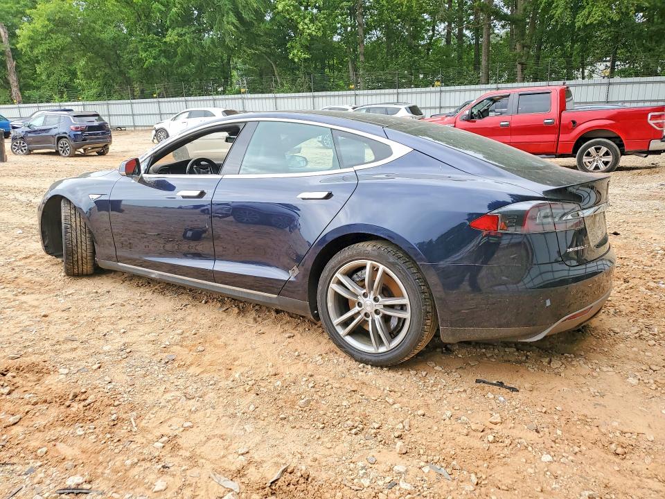 Снимка 2 от търг – 2015 TESLA MODEL S с VIN 5YJSA1H13FFP68817