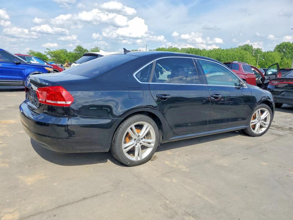 Photo 3 from auction – 2015 VOLKSWAGEN PASSAT with VIN 1VWBV7A33FC049046