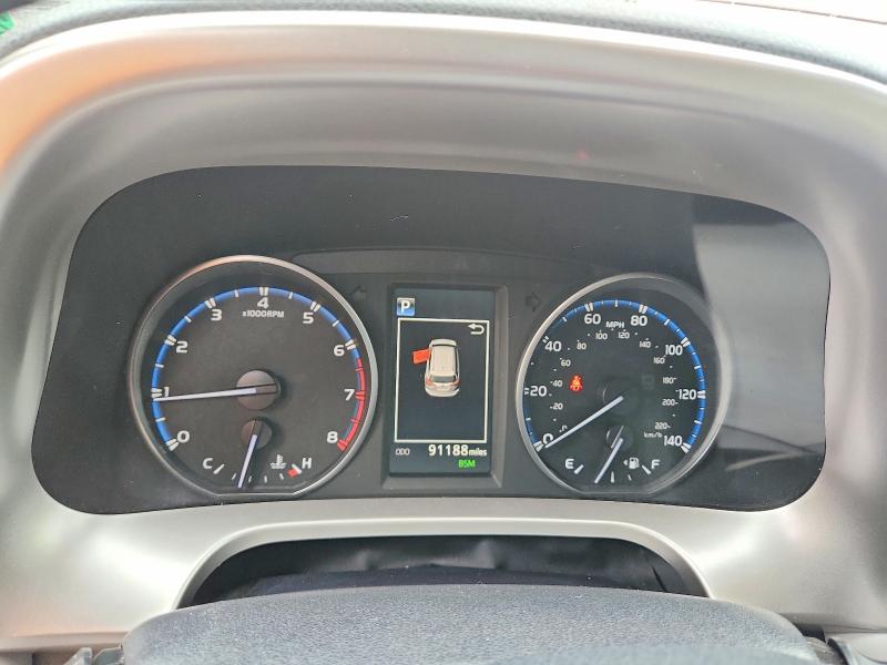 Photo 9 from auction – 2018 TOYOTA RAV4 with VIN JTMWFREV8JD114503
