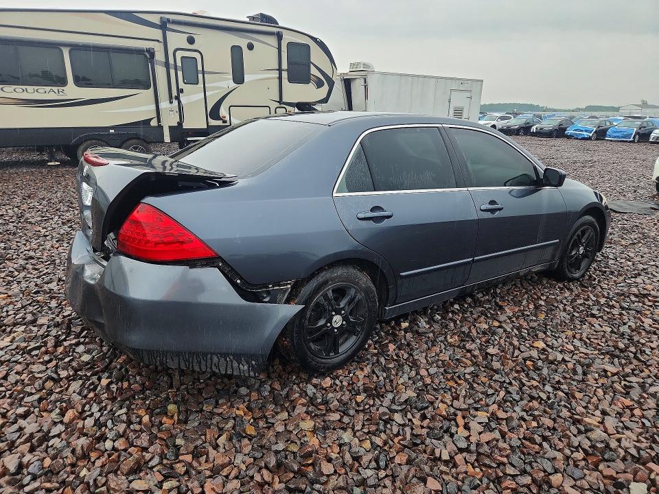 Photo 3 from auction – 2007 HONDA ACCORD with VIN JHMCM56747C001386