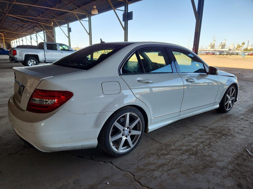 Photo 3 from auction – 2014 MERCEDES-BENZ C with VIN WDDGF4HBXEA953526