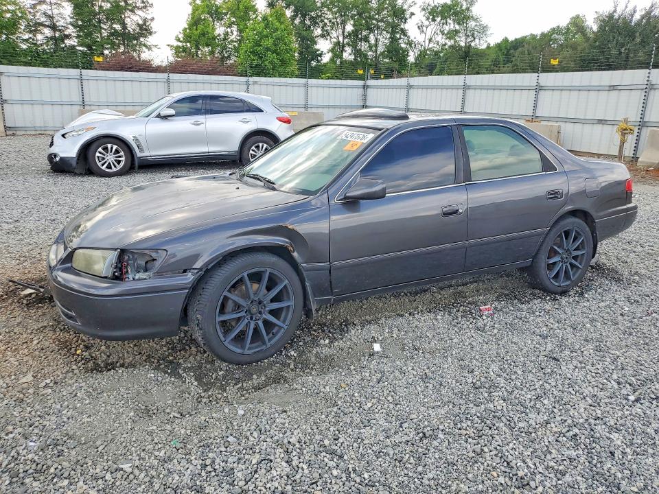 TOYOTA CAMRY 2000 with VIN 4T1BF28K6YU945611 - Photo from auction