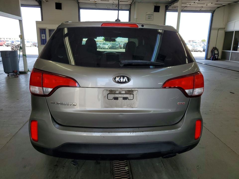 Photo 6 from auction – 2014 KIA SORENTO with VIN 5XYKTCA67EG425639