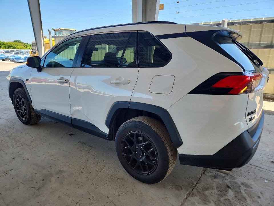 Photo 2 from auction – 2022 TOYOTA RAV4 with VIN 2T3W1RFVXNC182101