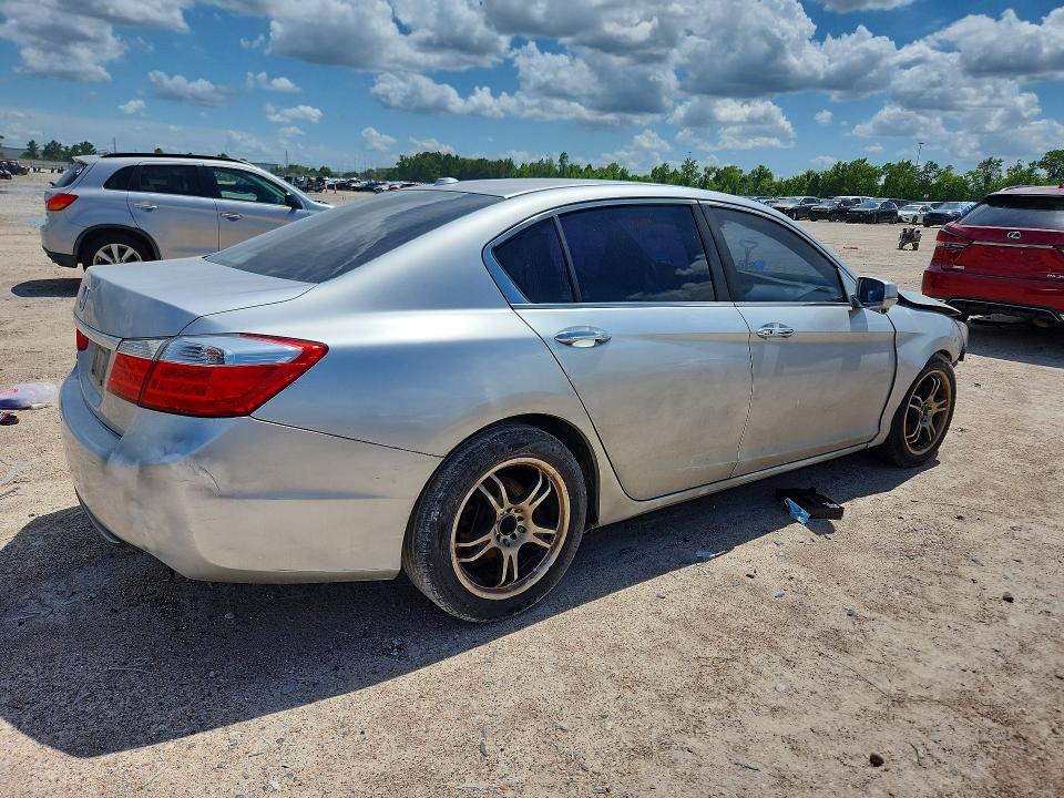 Photo 3 from auction – 2015 HONDA ACCORD with VIN 1HGCR2F82FA202273