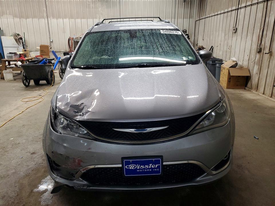 Photo 5 from auction – 2017 CHRYSLER PACIFICA with VIN 2C4RC1BG7HR560727