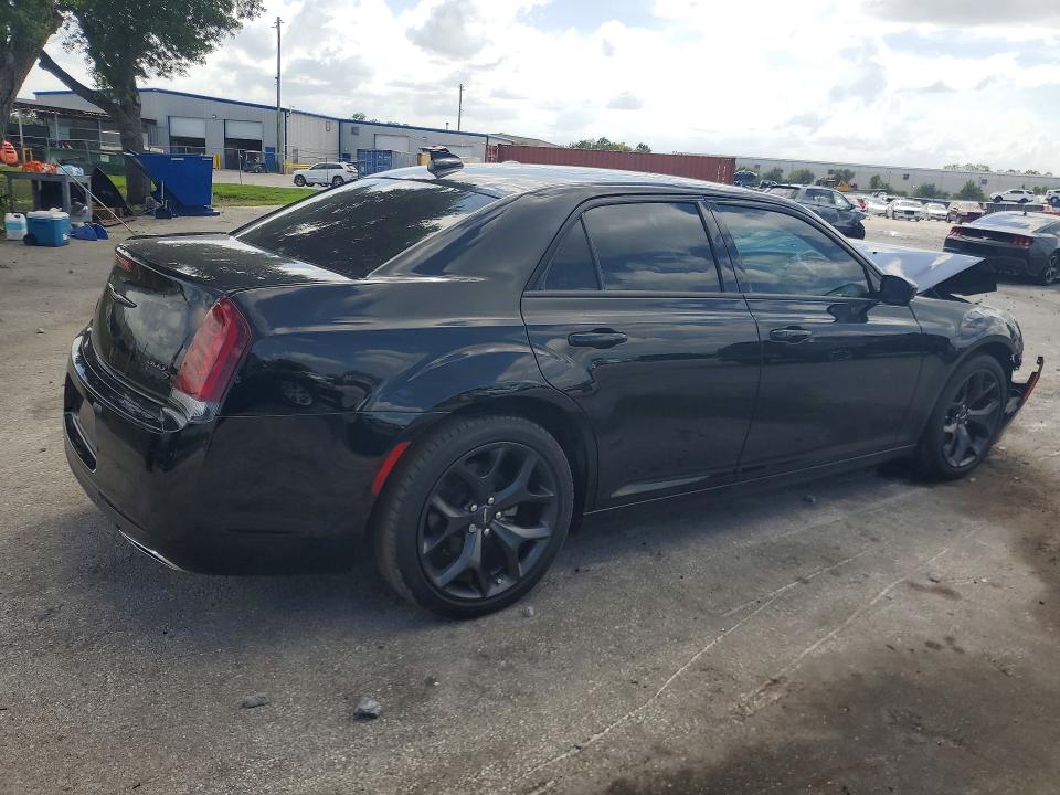 Photo 3 from auction – 2023 CHRYSLER 300 with VIN 2C3CCABG6PH647002