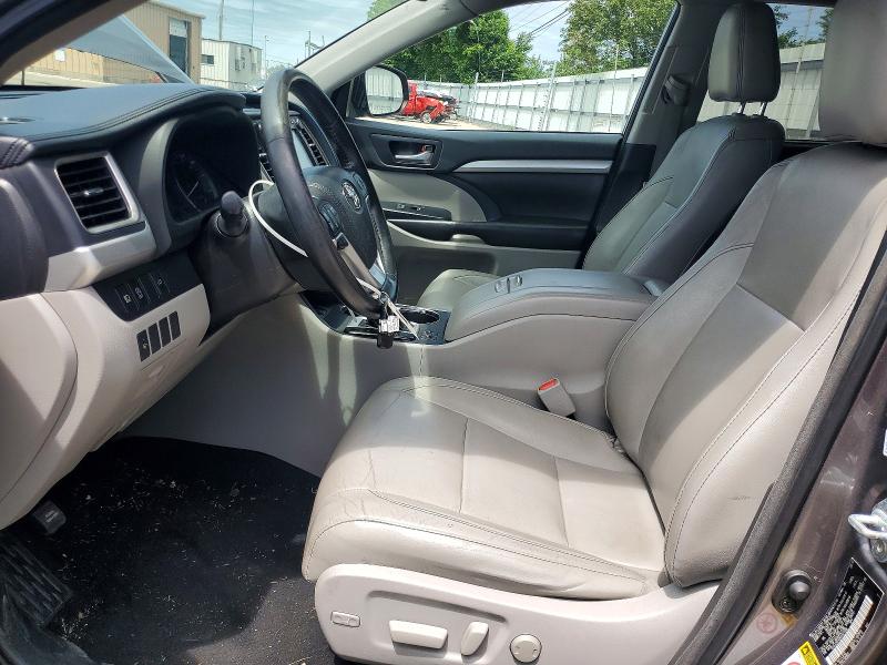 Photo 7 from auction – 2017 TOYOTA HIGHLANDER with VIN 5TDJZRFH3HS401398