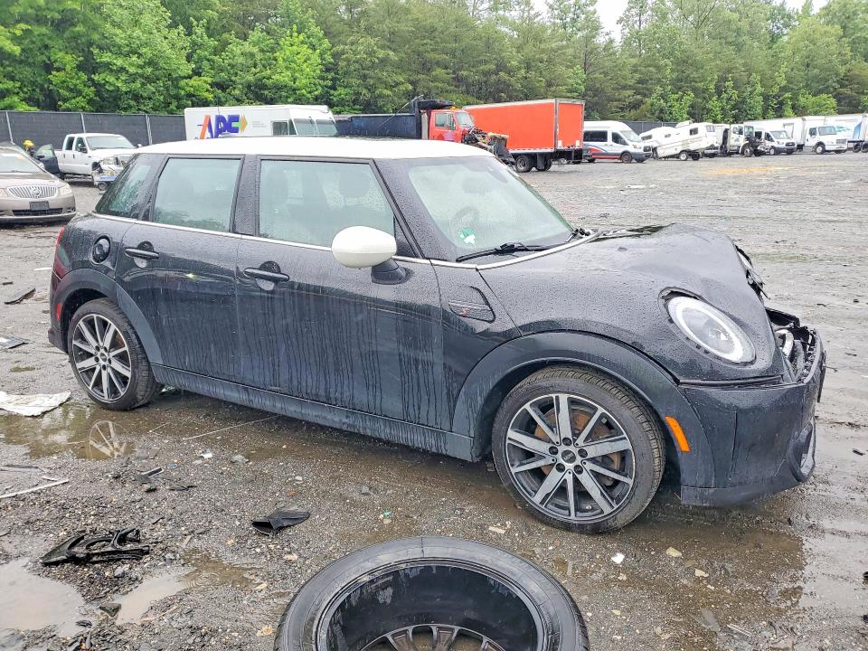 Снимка 4 от търг – 2022 MINI COOPER с VIN WMW53DK01N2R63807