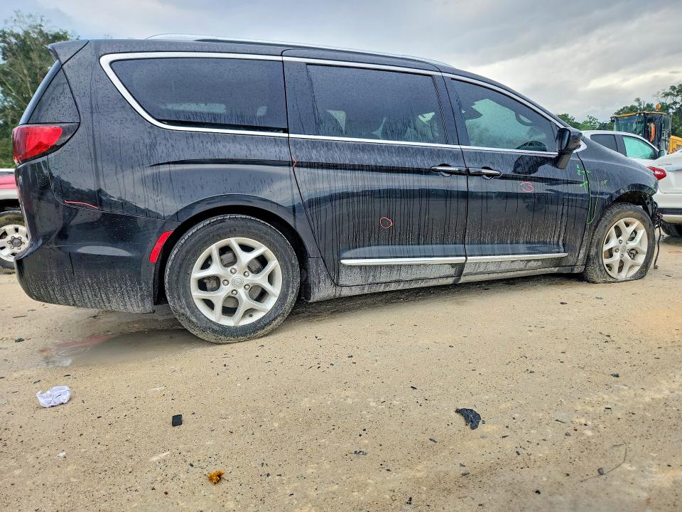 Photo 3 from auction – 2017 CHRYSLER PACIFICA with VIN 2C4RC1EG4HR811344