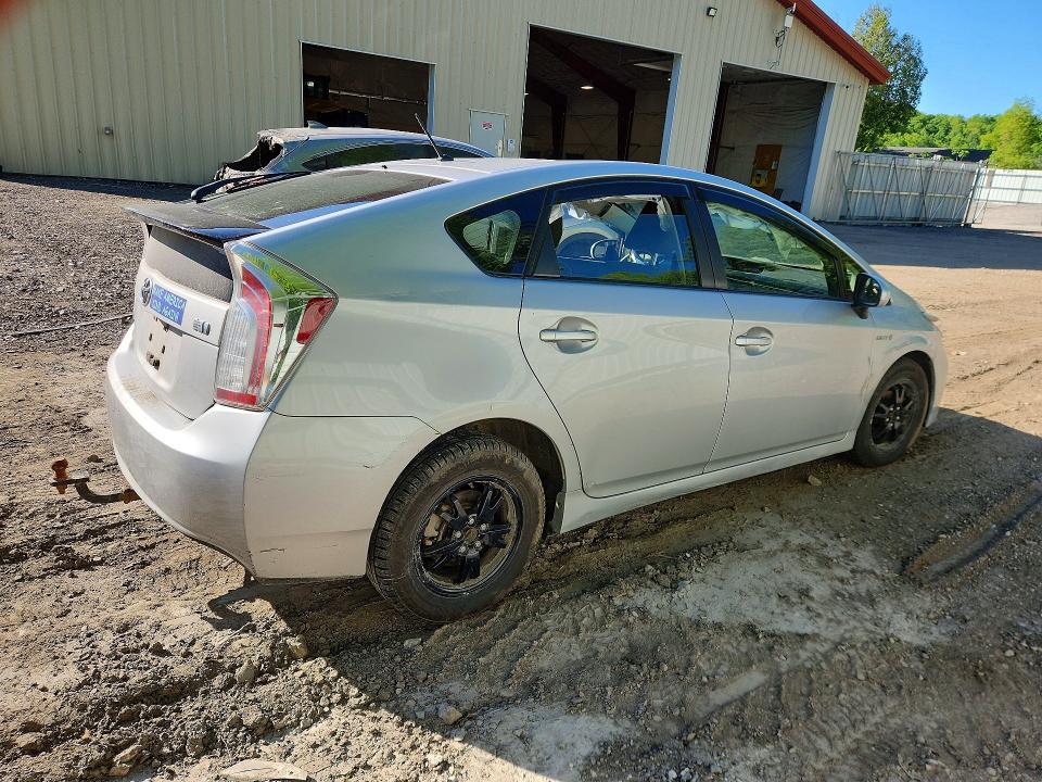 Photo 3 from auction – 2015 TOYOTA PRIUS with VIN JTDKN3DU0F1875901
