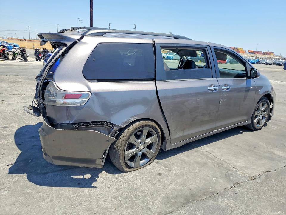 Photo 3 from auction – 2015 TOYOTA SIENNA with VIN 5TDXK3DC4FS627028