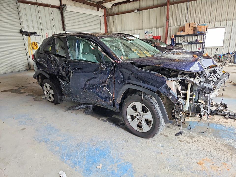 Photo 4 from auction – 2021 TOYOTA RAV4 with VIN 2T3W1RFV1MW112063