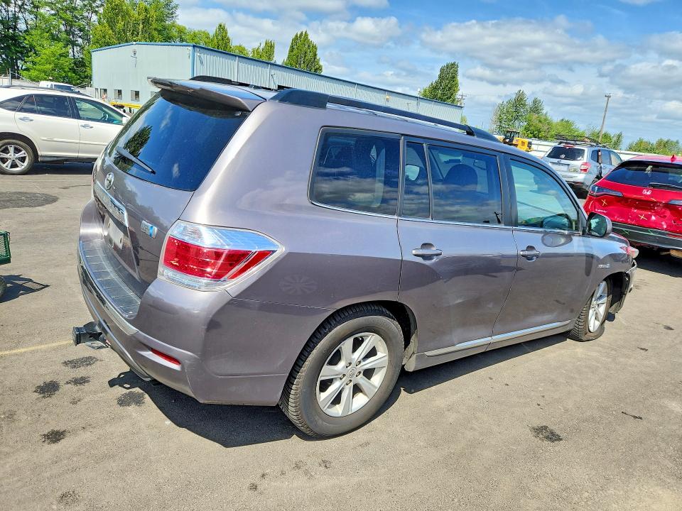 Photo 3 from auction – 2011 TOYOTA HIGHLANDER with VIN JTEBC3EH3B2002196