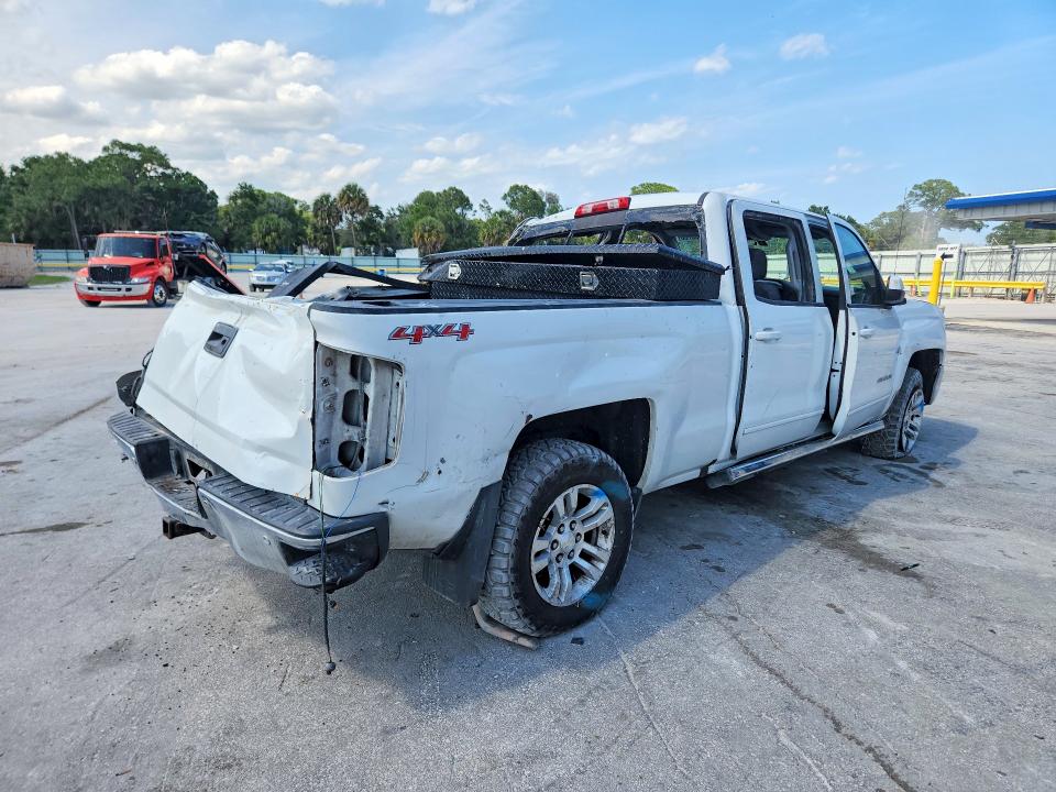 Photo 3 from auction – 2016 CHEVROLET SILVERADO with VIN 1GCUKREC3GF216466